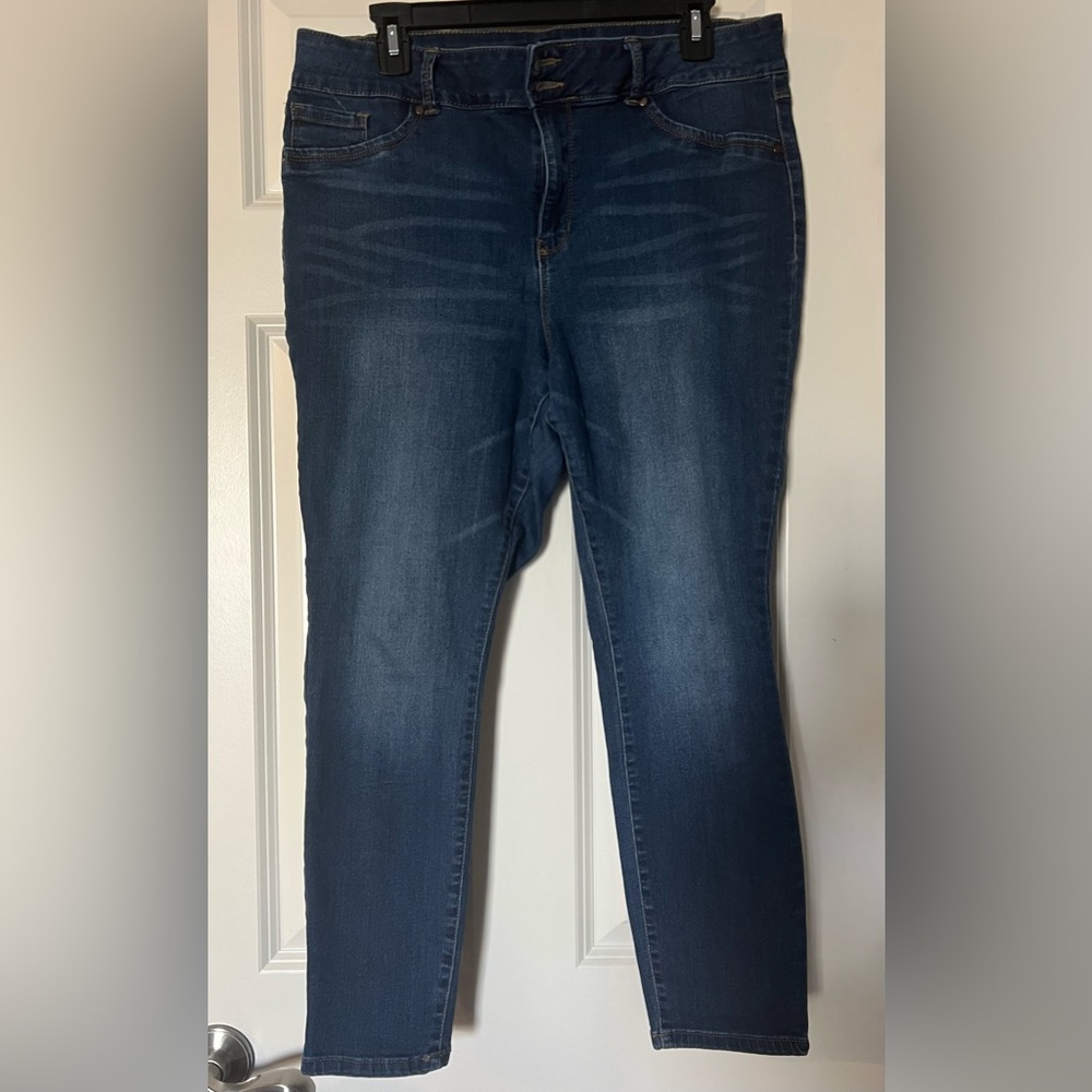 EUC women’s D jeans. Size 16.